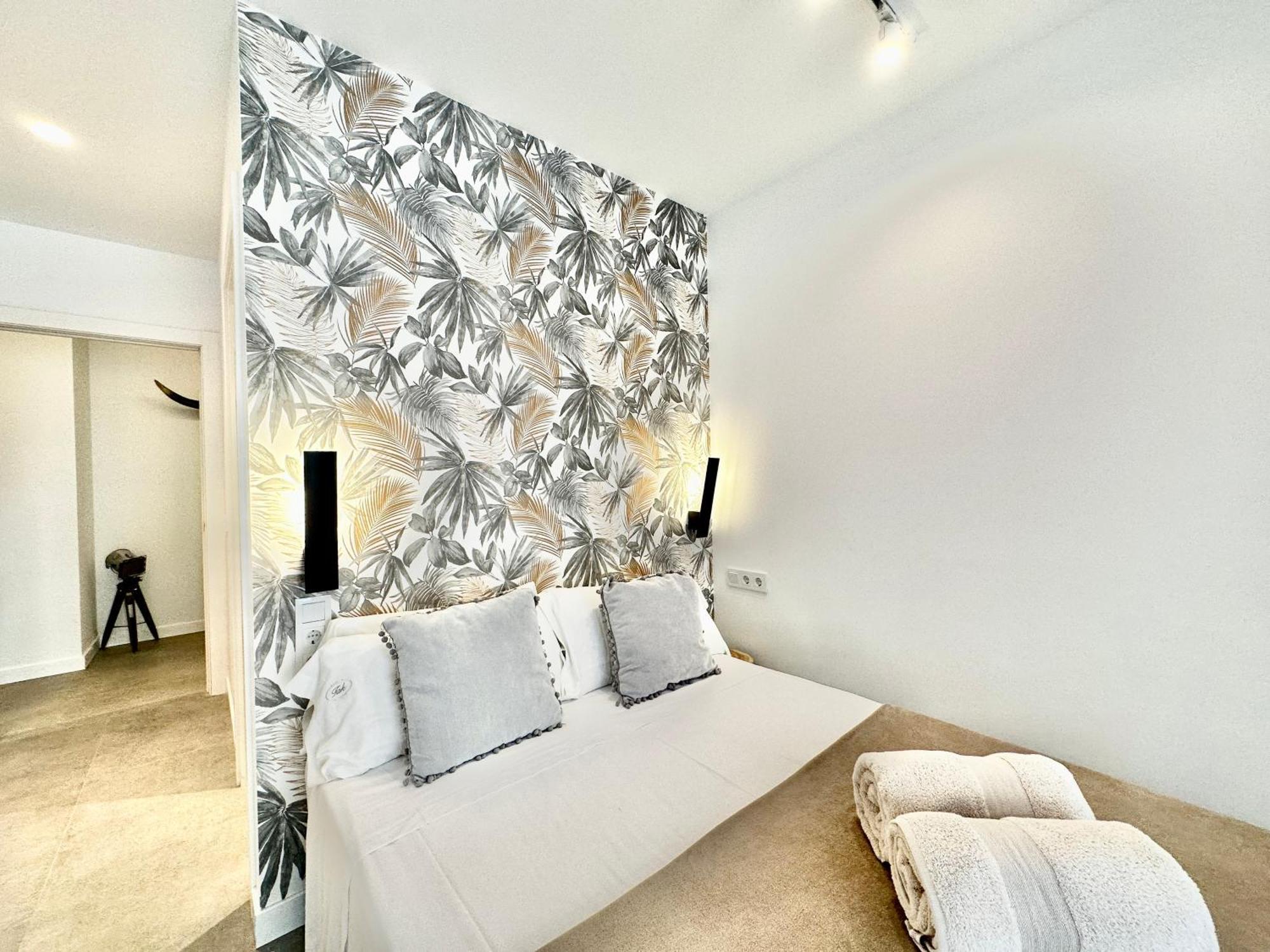 Loft 18 Beachfront Marbella Center Exterior photo